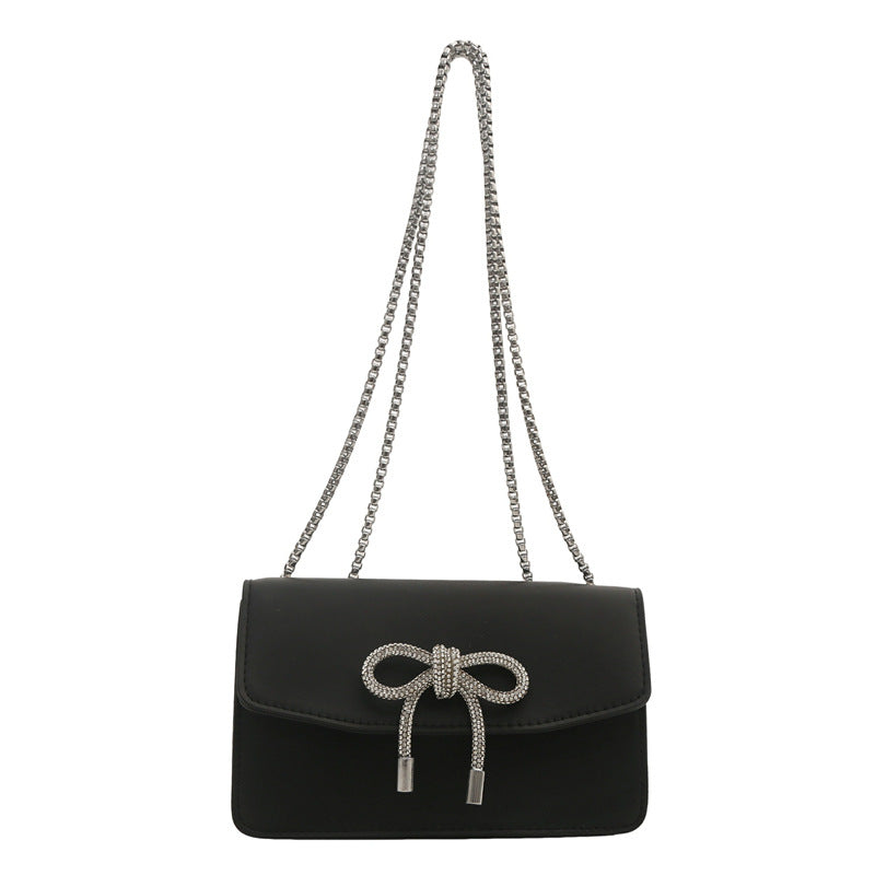 Elegante Abendtasche mit Schleifendetail