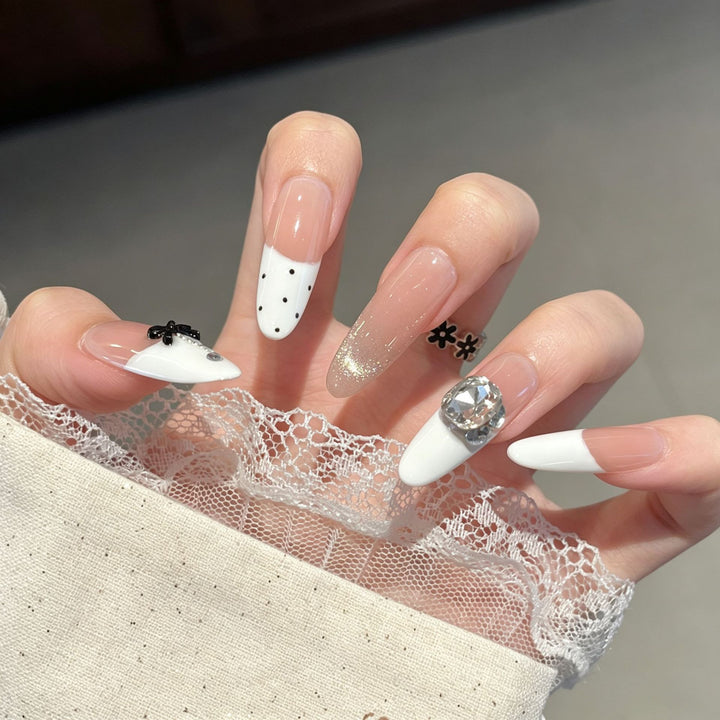 Elegante lange Stiletto Press-On Nagelverlängerungen Karnz