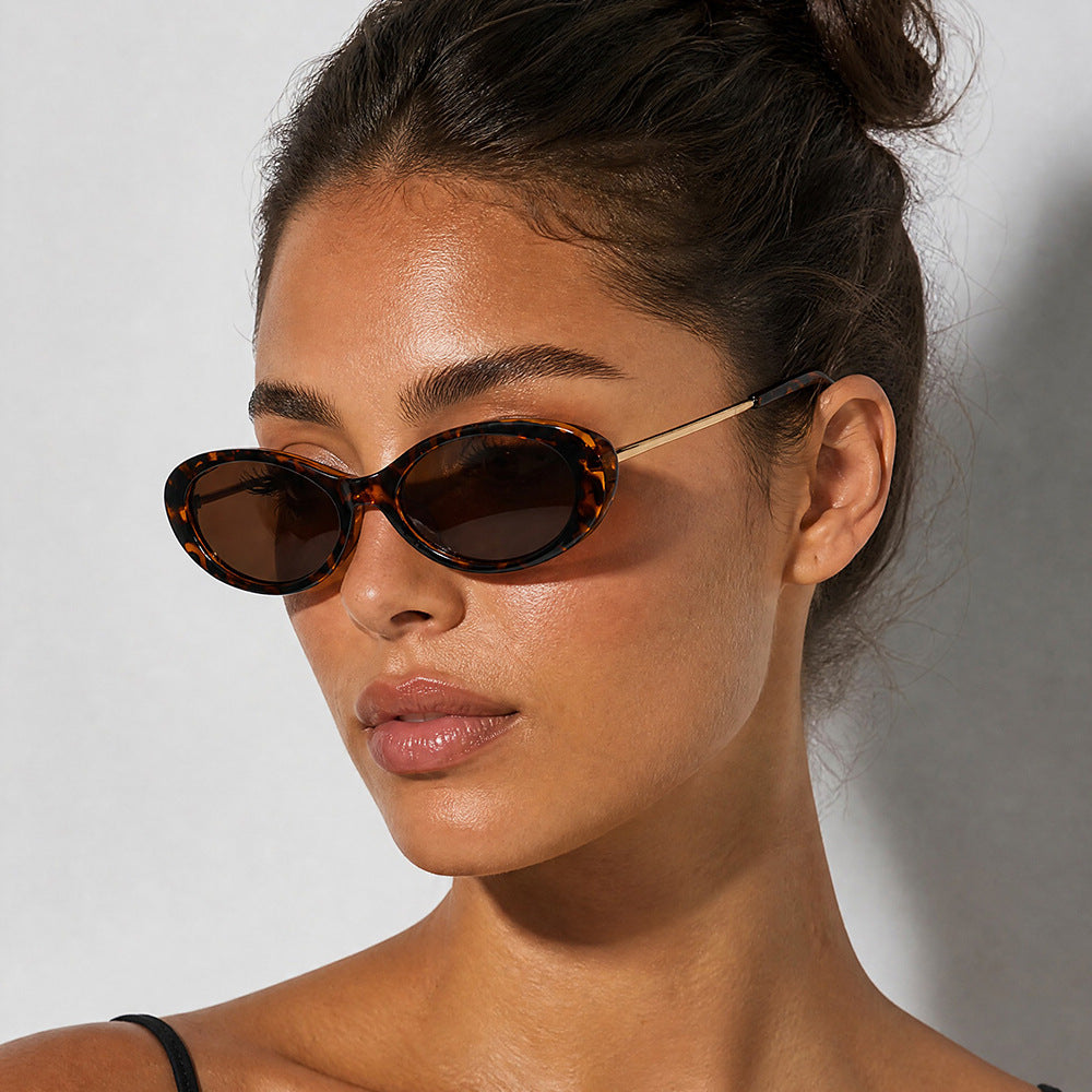 Retro-inspirierte ovale Sonnenbrille Karnz