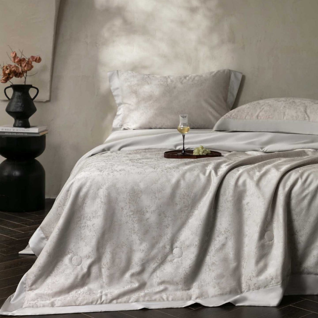 Premium Baumwollsatin-Bettwäsche-Set mit feinem Toile-Motiv und Saumverzierung