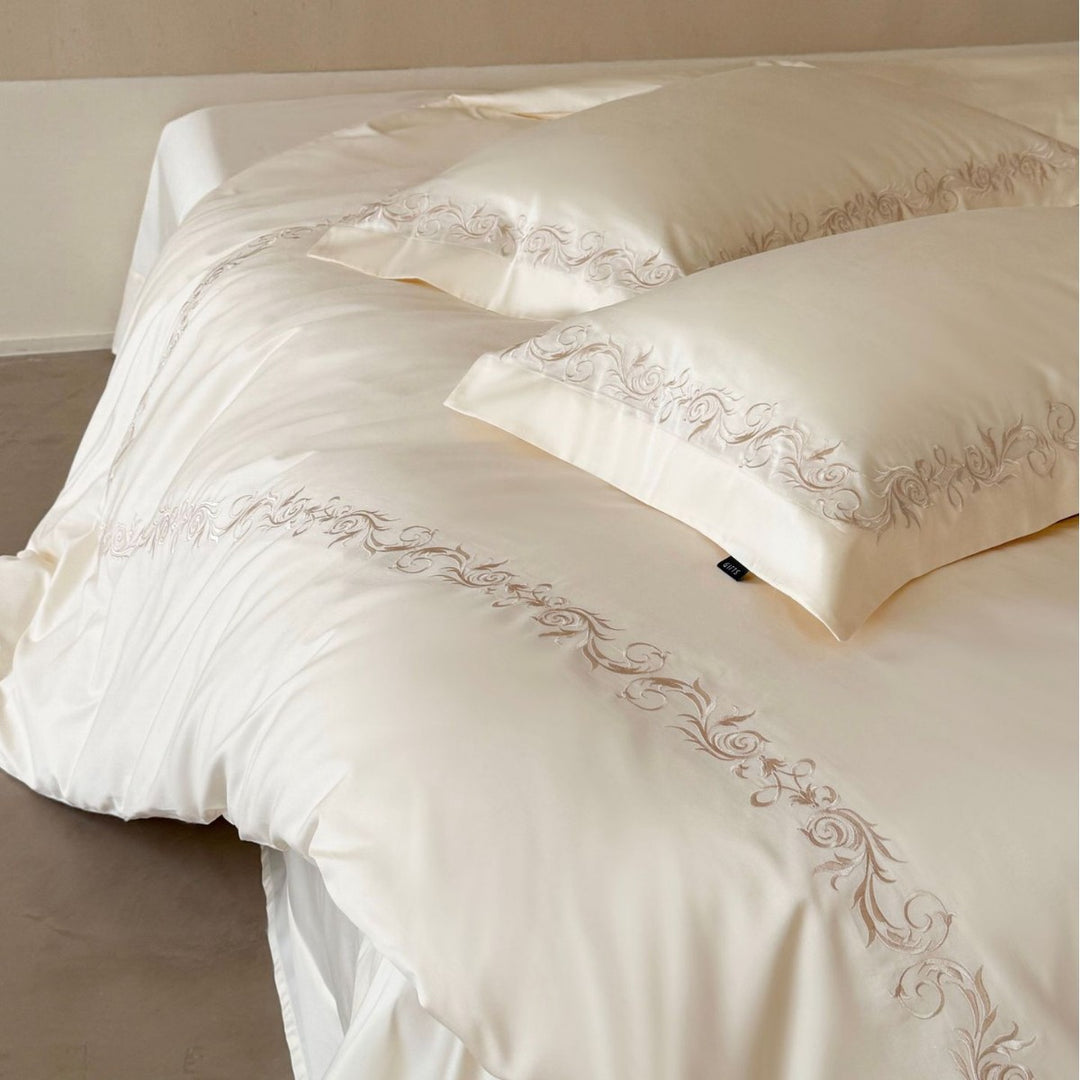 Elegantes Satin-Bettwäscheset mit barocker Ton-in-Ton-Stickerei