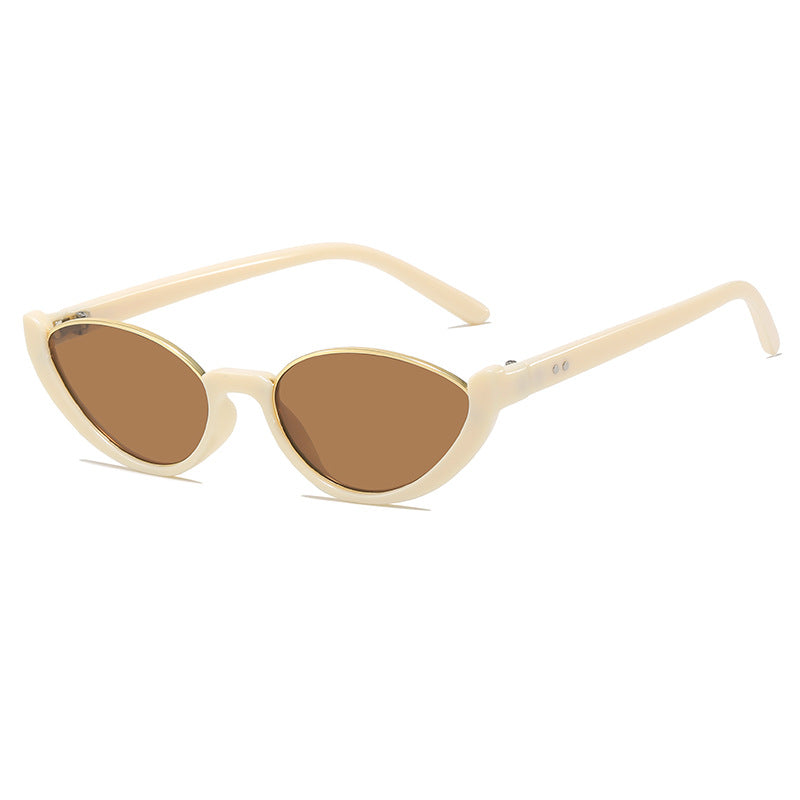 Retro-inspirierte klare Rahmen Cat Eye Sonnenbrille Karnz