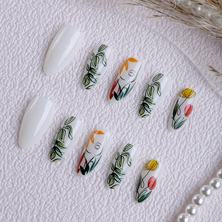 Kunstnägel mit Floralen Motiven Karnz