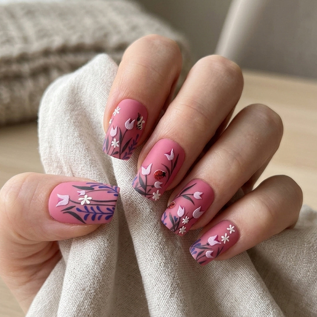Blumendesign Matte Press-On Nägel Karnz