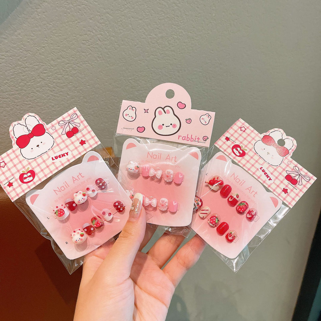 Verspielte Nail Art Kunstnägel Karnz