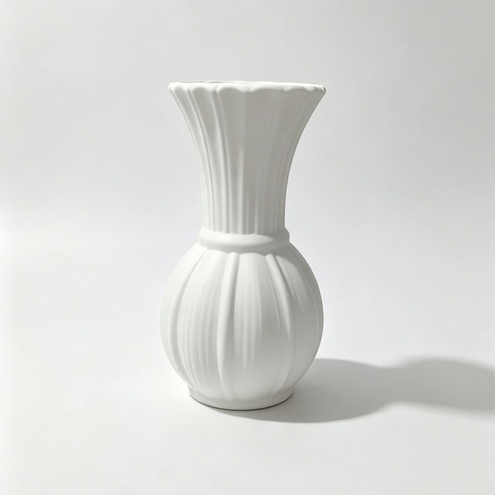 Elegante gerippte Blumenvase Karnz