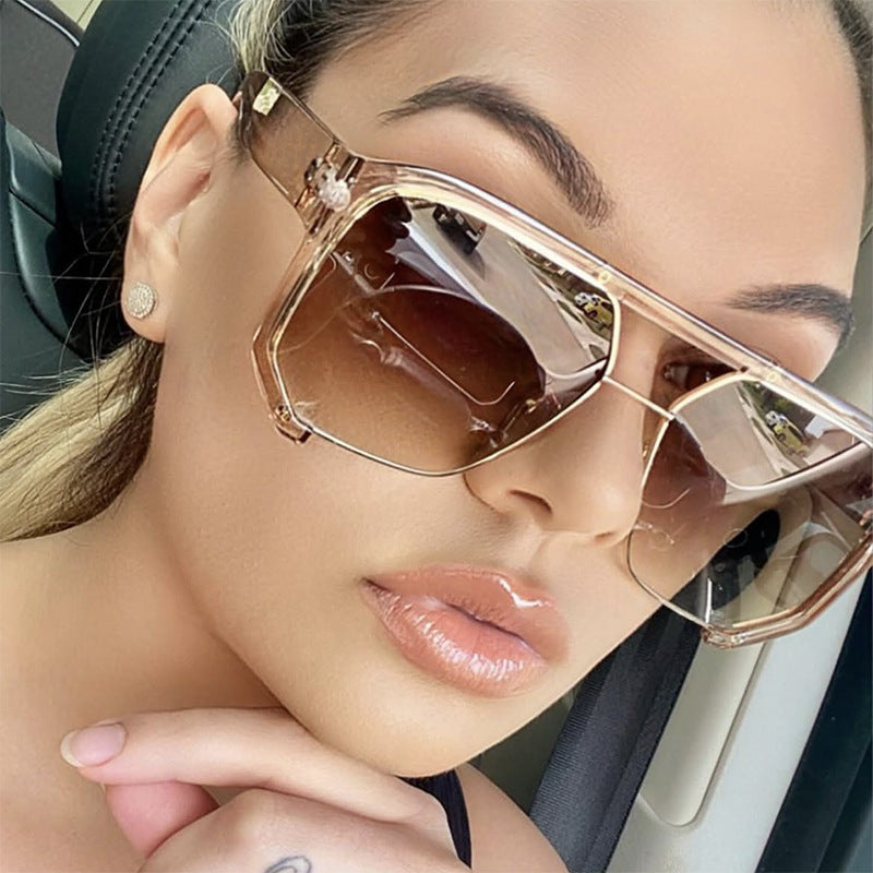 Damen modische Oversized-Sonnenbrille mit eleganter, facettierter Rahmenkonstruktion Karnz