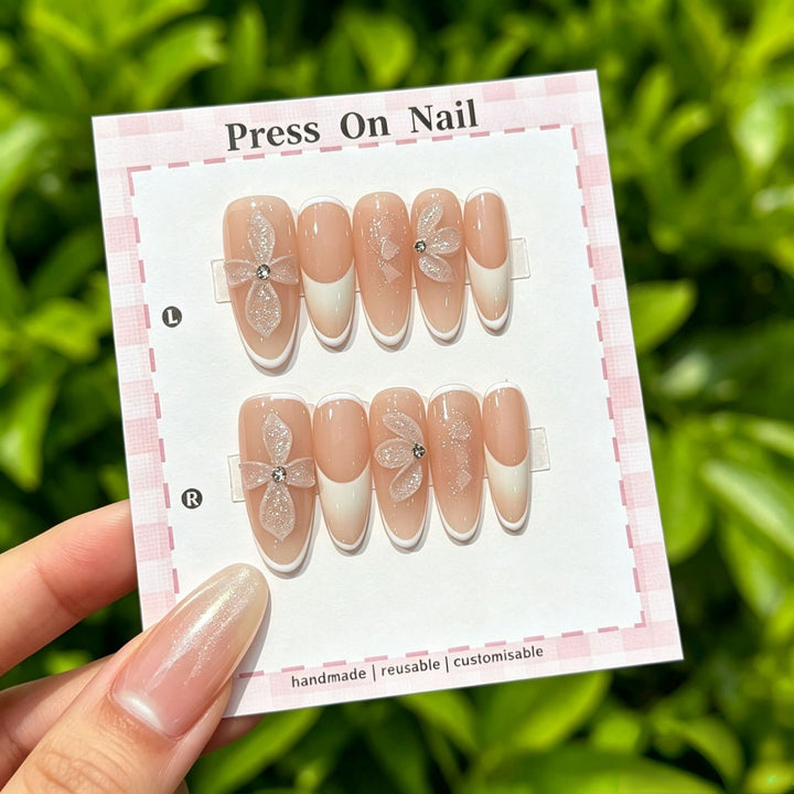 Glamourös Press-On Nagelkunst Set mit dekorativen Strasssteinen