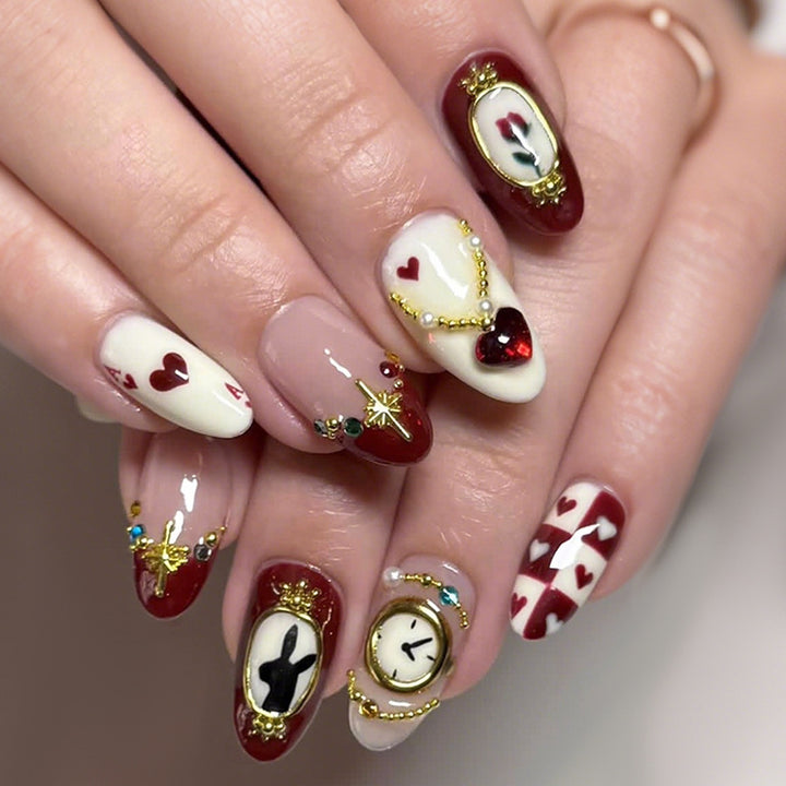 Künstlerisches Press-On-Nagelset mit kreativen Herz- und Uhrendesigns Karnz