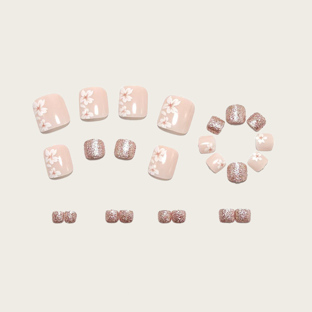 Kunstnagelset mit floralen und glitzernden Akzenten Karnz