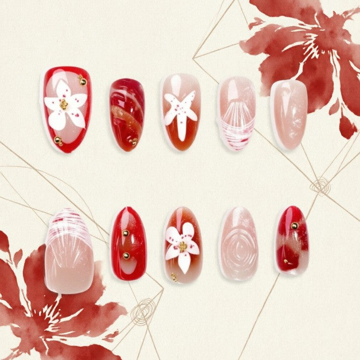 Kunstnägel mit Floralen Designs Karnz
