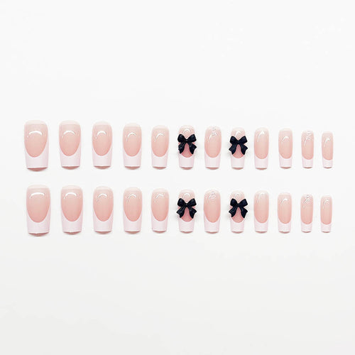 Kunstnagelset mit stilvollen Schwarz- und Perl-Details Karnz