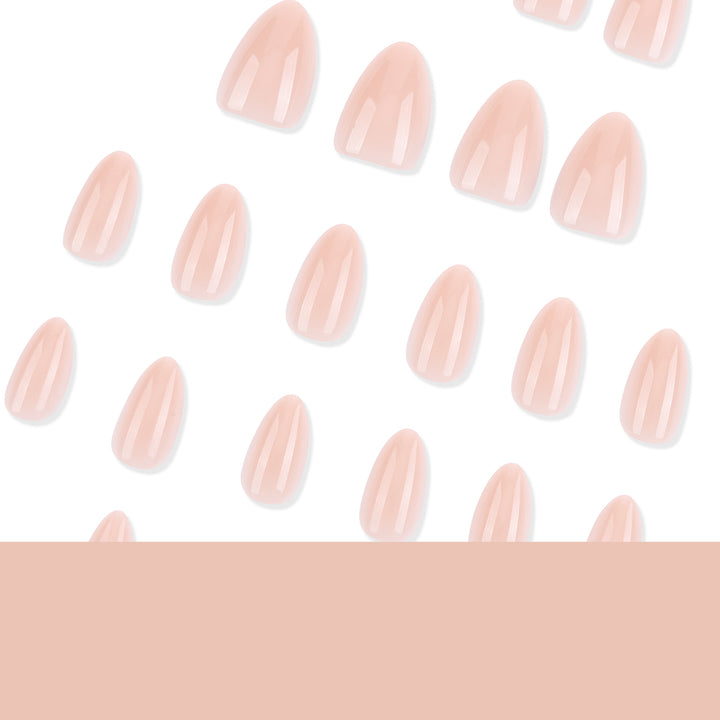 Glänzende Stiletto-Nägel Karnz