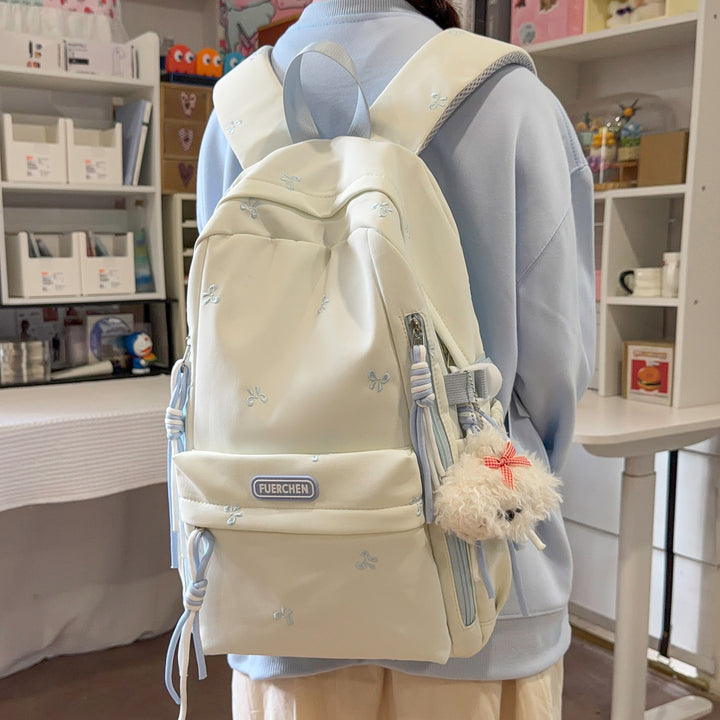 Stylischer Multi-Taschen Rucksack mit pelzigem Schlüsselanhänger Karnz