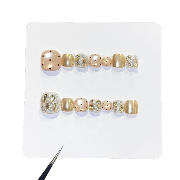 Glitzernde Nagelspitzen Karnz