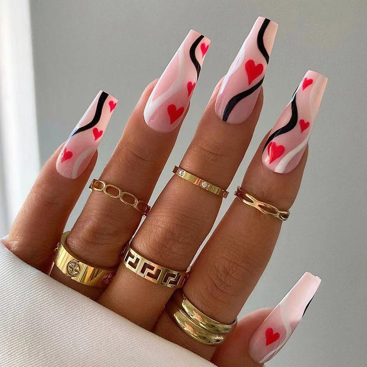 Künstliche Nagelverlängerungen mit Herzen-Design Karnz
