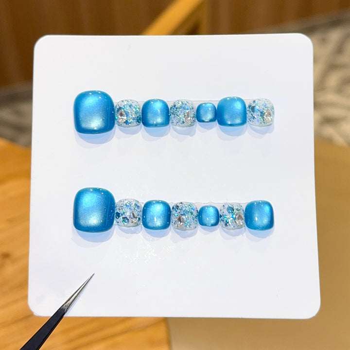 Funkelnde Kunstnägel mit Glamourösem Design Karnz