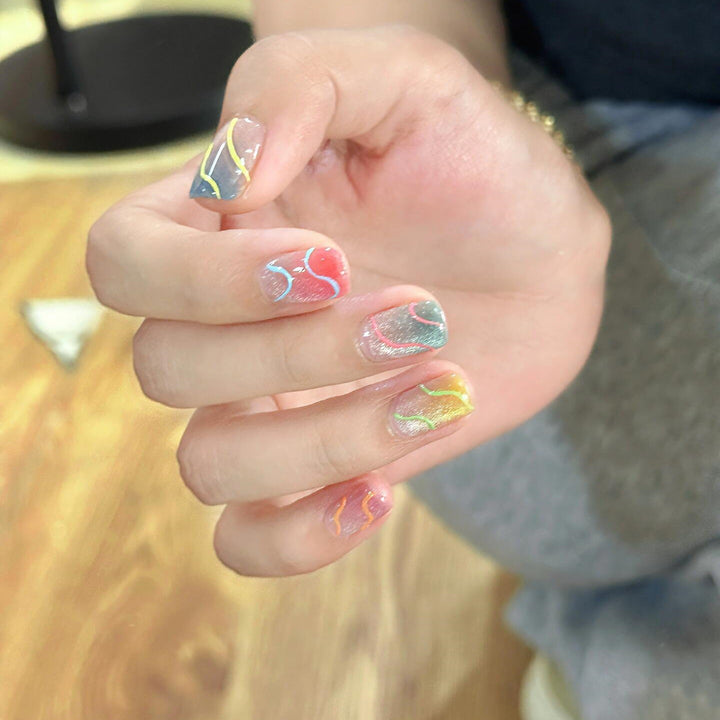 Kunstnägel mit Farbenfrohem Design Karnz