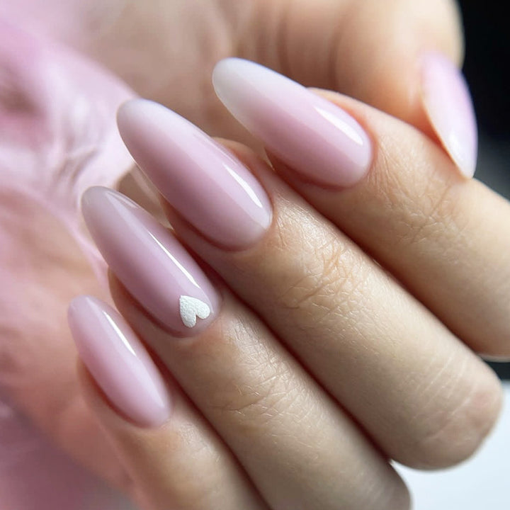 Elegantes Press-On-Nagelset mit Herzverzierungen Karnz