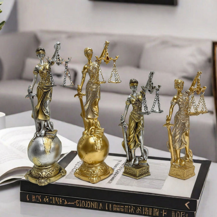 Elegante Statue der Justitia in kunstvollen Details Karnz
