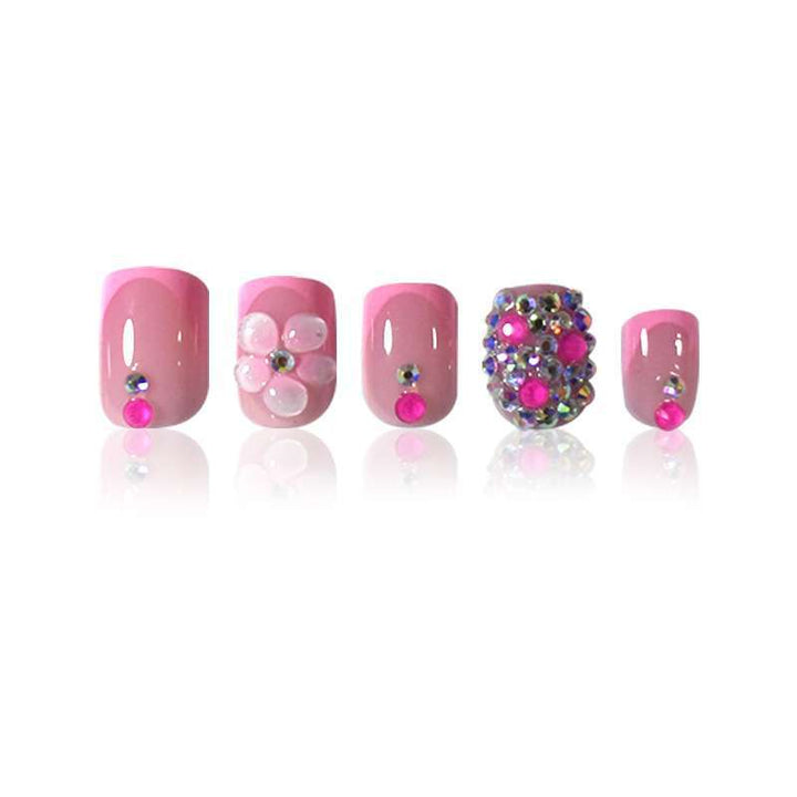 Elegante Nagelkunst Dekoration Karnz