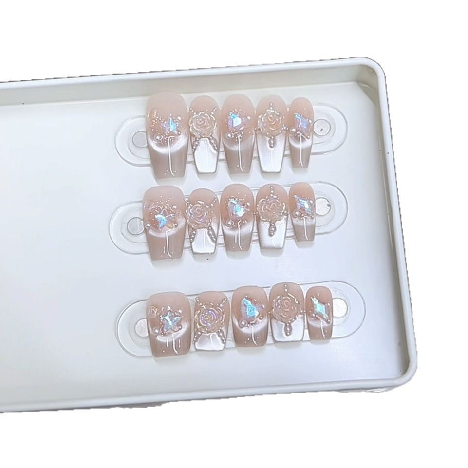 Elegantes Blumendesign Press-On Nagel Set Karnz