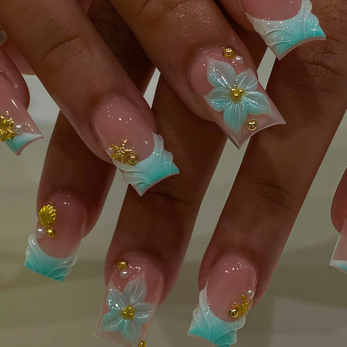 Künstlerische florale Acryl-Nagelkunst-Tipps Karnz