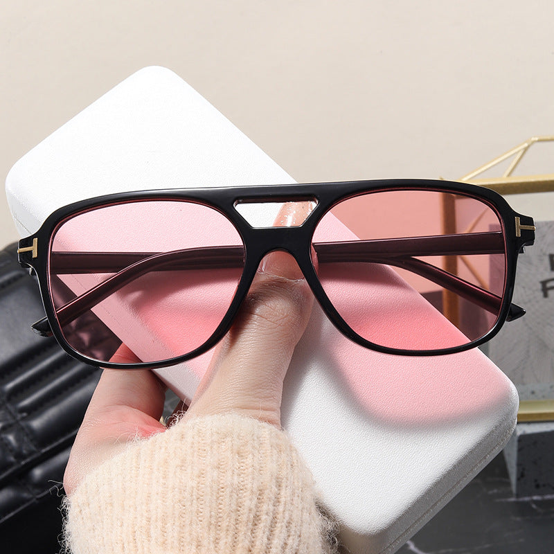 Damen modische Brille mit feinem Rahmen und strengen Konturen Karnz