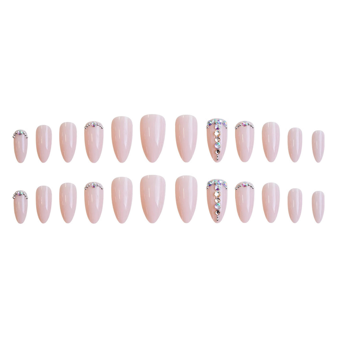 Kunstnagelset mit eleganten Glitzerakzenten Karnz