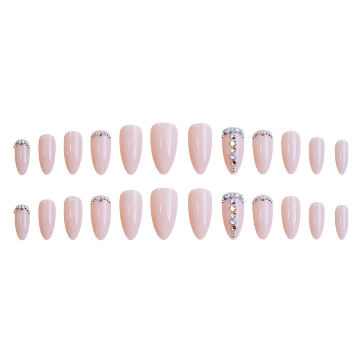 Kunstnagelset mit eleganten Glitzerakzenten Karnz