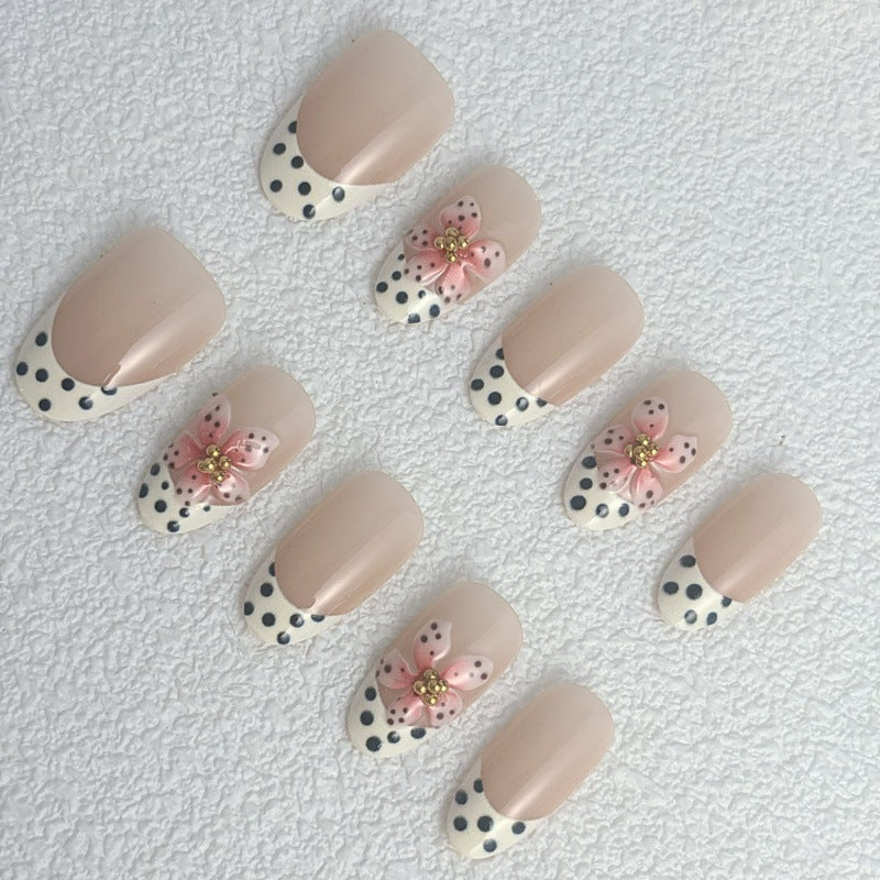 Kunstnail Set mit floralen Akzenten Karnz
