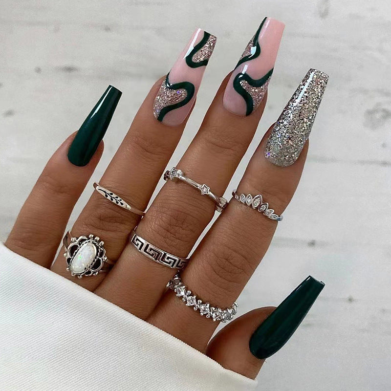 Künstliche Nagelkunst mit eleganten Glitzer- und Farbverlaufseffekten Karnz