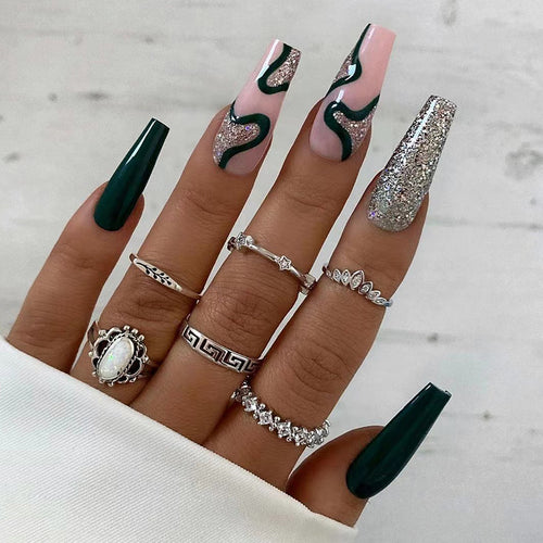 Künstliche Nagelkunst mit eleganten Glitzer- und Farbverlaufseffekten Karnz