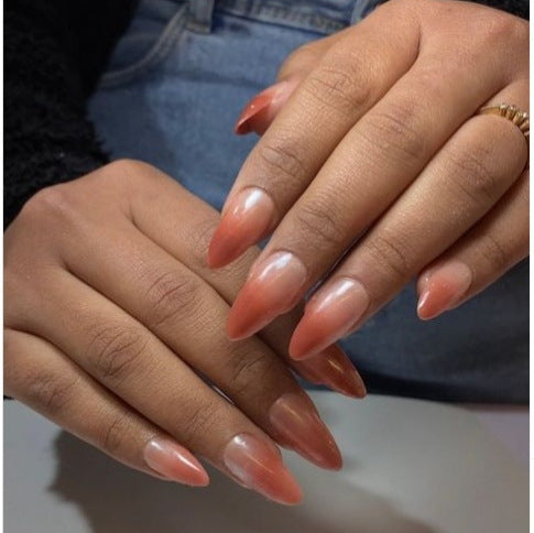 Ultra-glänzende mandelförmige Press-On Nagelkollektion Karnz