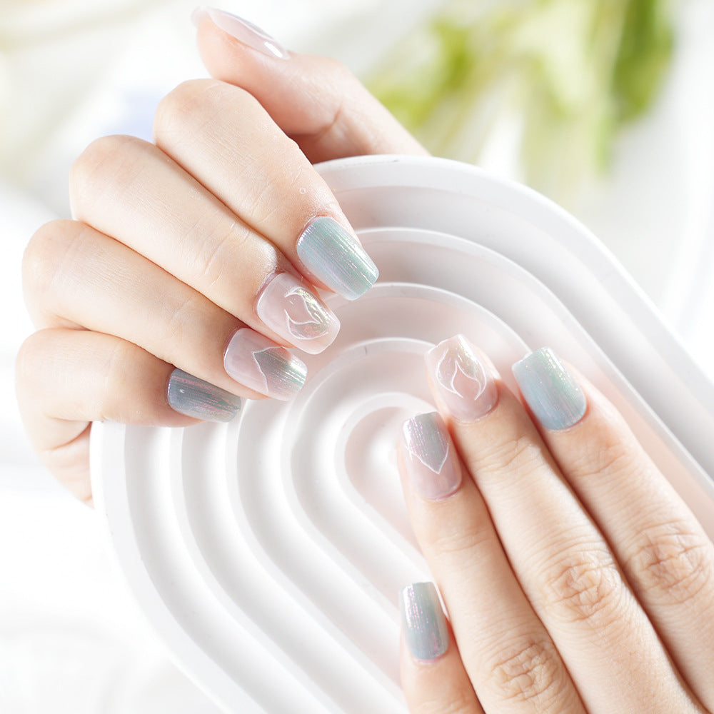 Künstlerisches Gel-Nageldesign Karnz