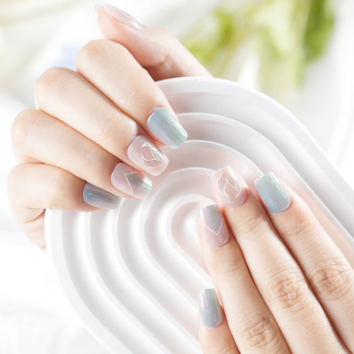 Künstlerisches Gel-Nageldesign Karnz