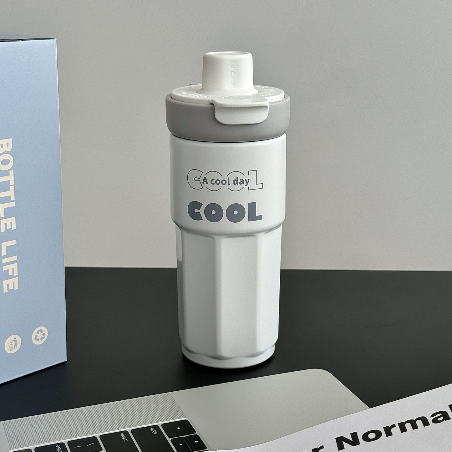 Damen stylische Kaffeetasse mit auslaufsicherem Deckel Karnz