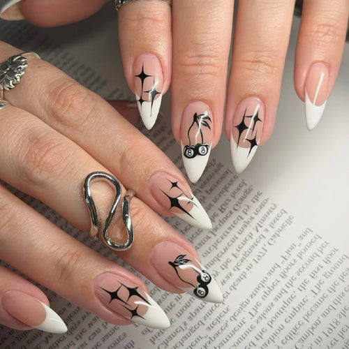 Künstlerische Press-On Nagelkollektion mit einzigartigen Musterdesigns Karnz
