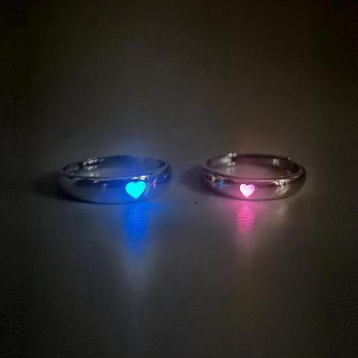 Stilvoller Ring mit Herzmotiv Karnz