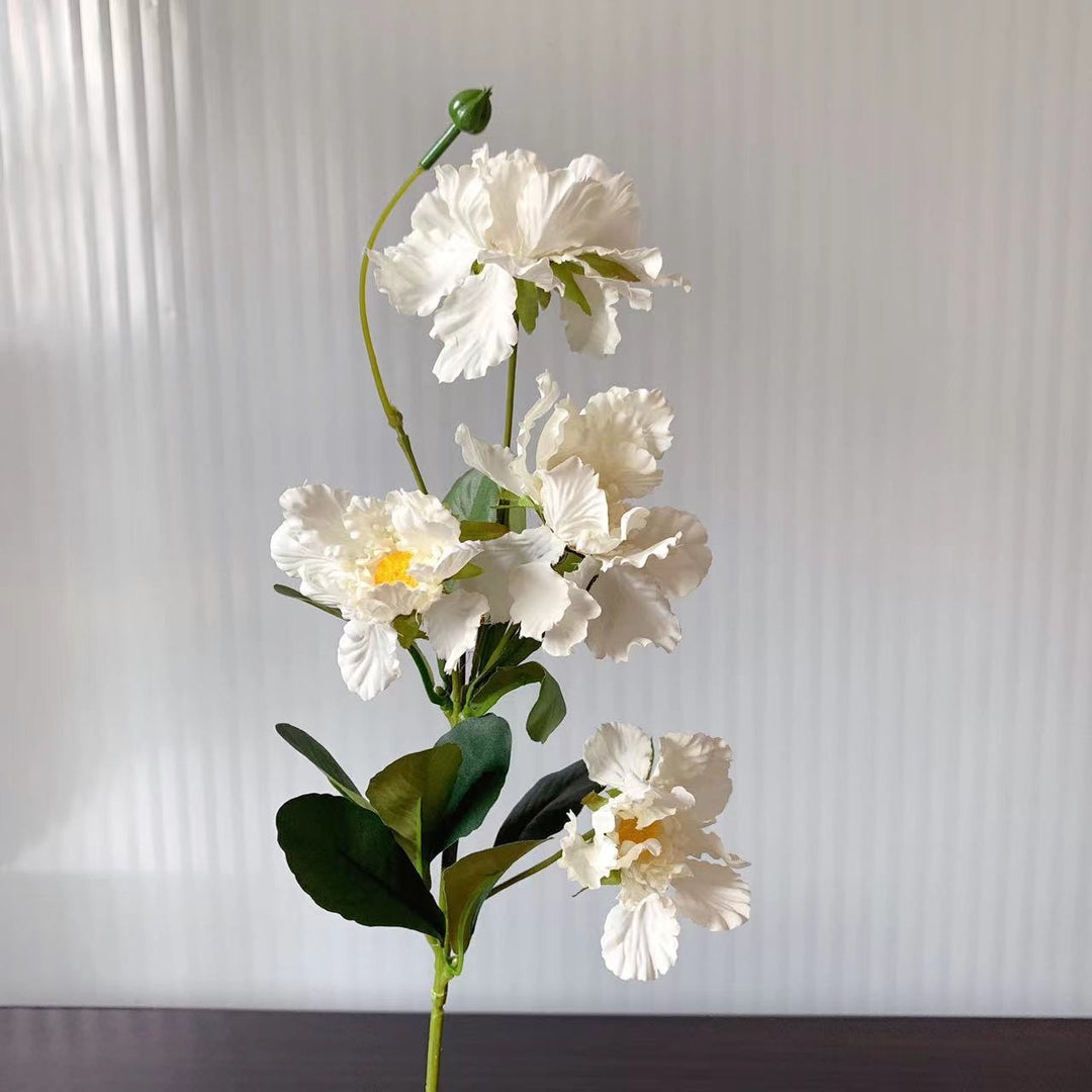 Lebensechter blühender Blumenstiel