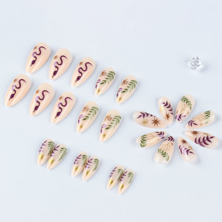 Künstlerisches Press-On Nagelset mit von Halloween inspirierten Designs Karnz