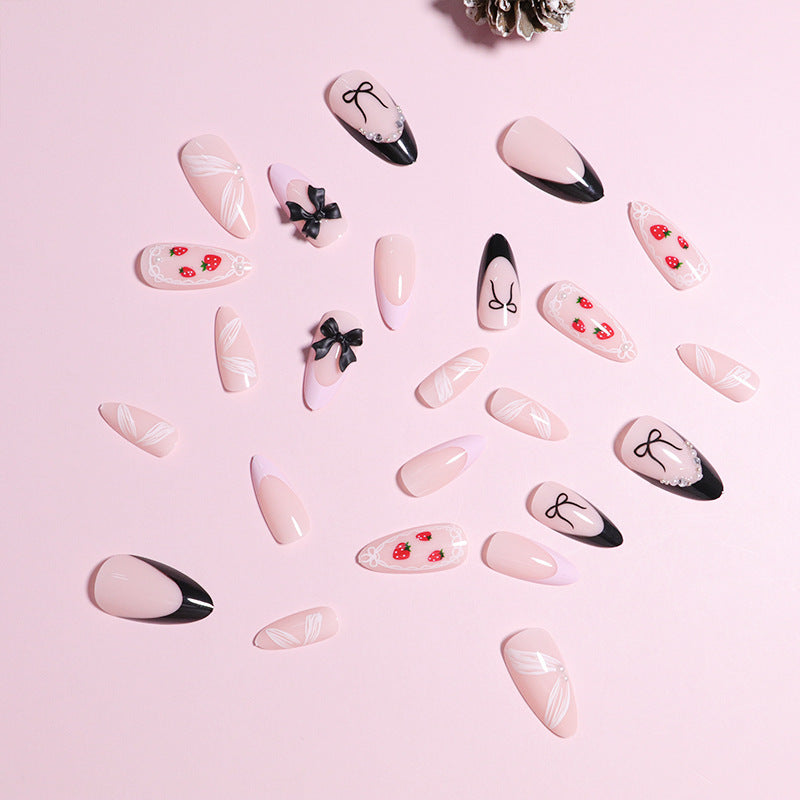 Künstlerisches Press-On-Nagel-Set mit Schleifen- und Beeren-Design Karnz