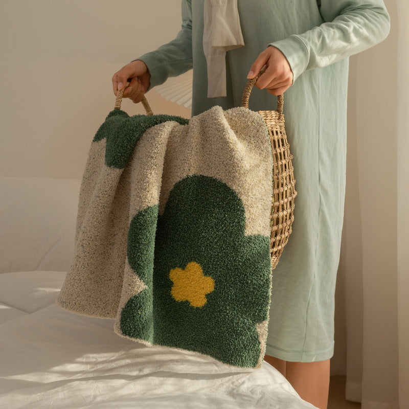 Grobstrick-Bouclé-Wohndecke mit großflächigem Blumenmotiv und Teddy-Textur Karnz