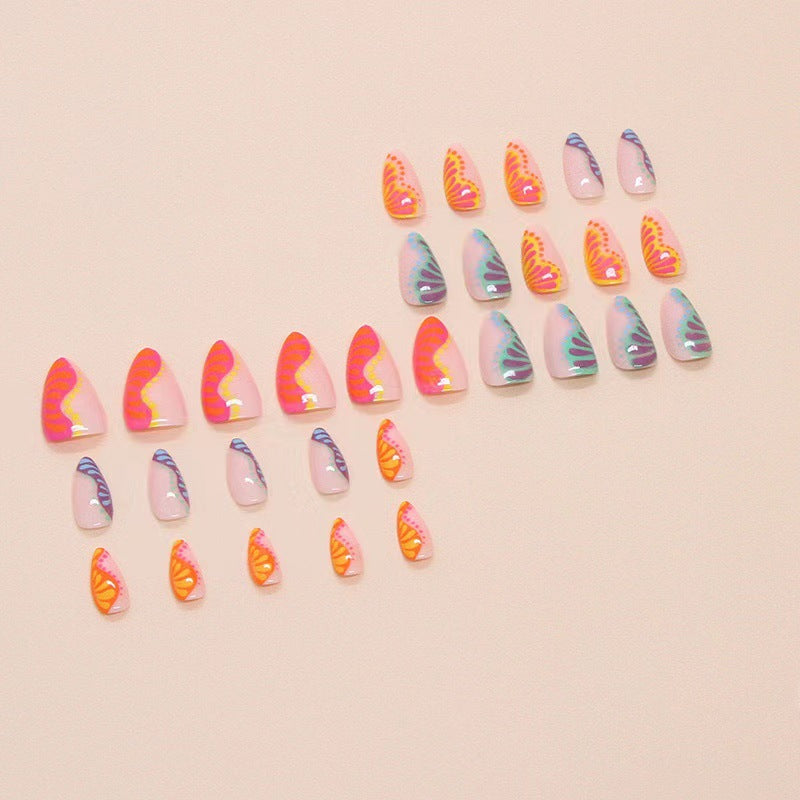 Kunstnagelset mit buntem Farbverlauf und kreativen Designs Karnz