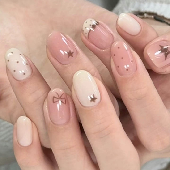 Künstlerisches Press-On Nagelset mit Schleifen- und Sternverzierungen Karnz