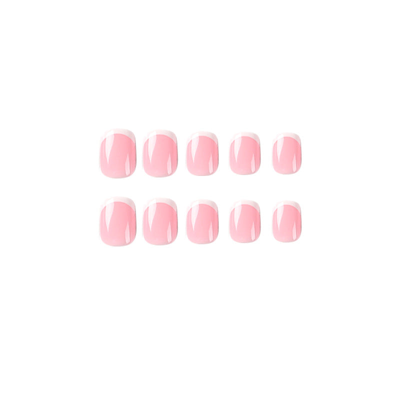 Kunstvolle Nagelverlängerungen mit klassischem französischen Design Karnz