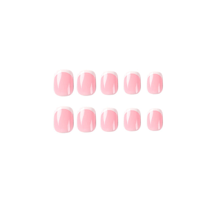 Kunstvolle Nagelverlängerungen mit klassischem französischen Design Karnz