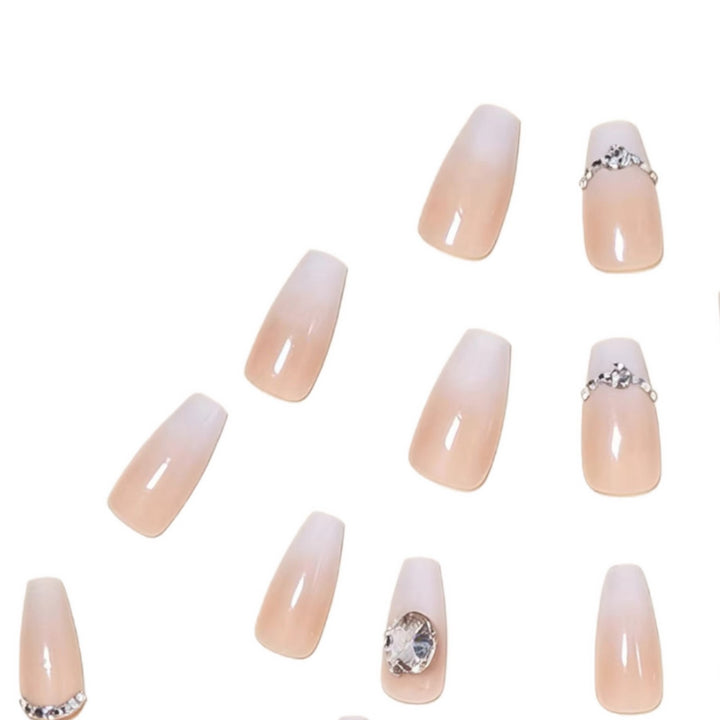 Luxuriöse mit Kristallen verzierte Press-On Nagelkunst Karnz