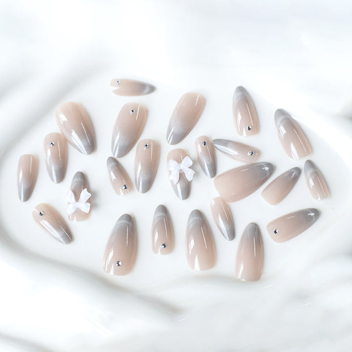 Elegante Strass- und Schleifen-Nagelkunstverlängerungen Karnz