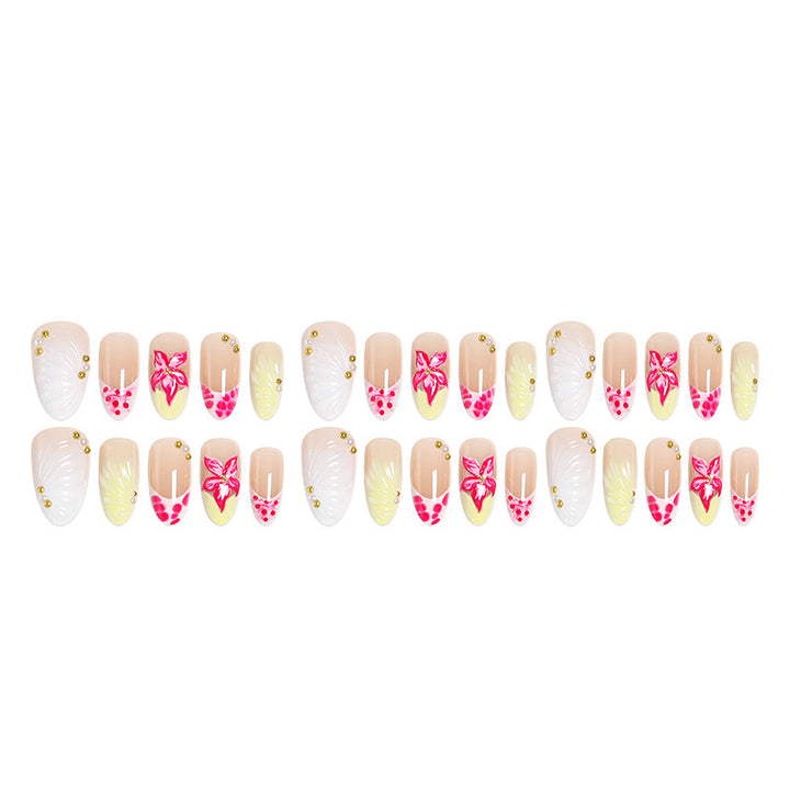 Kunstnagelset mit feinen Blumendetails Karnz